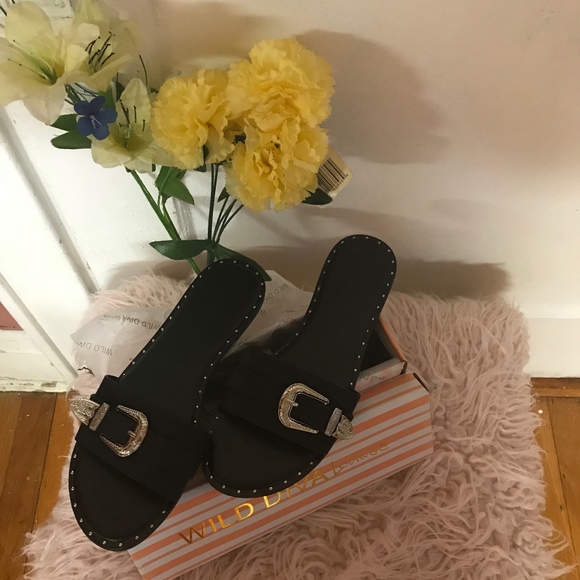 Azariah Slide Sandal - Picture 2 of 4